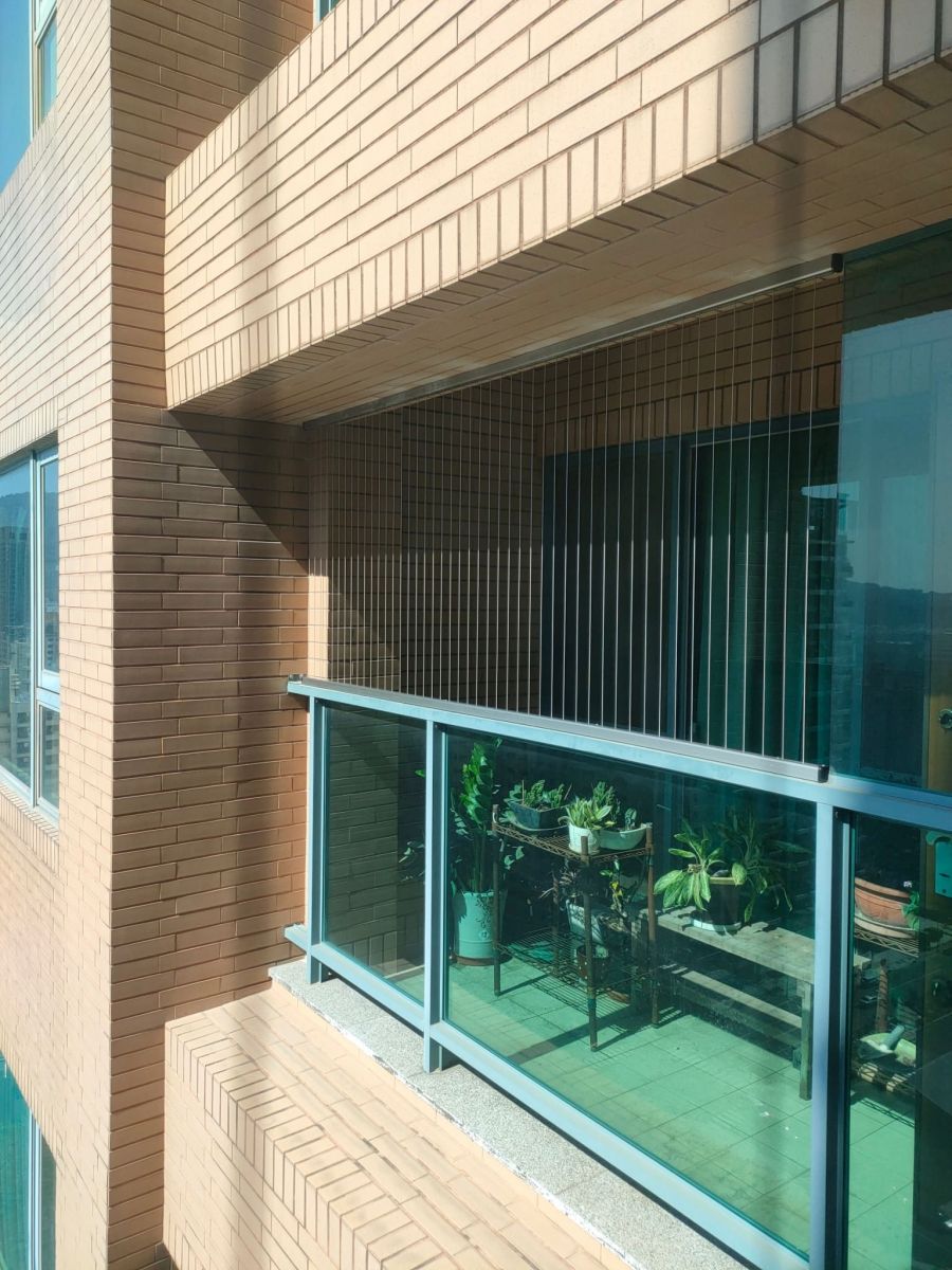 【屏東隱形鐵窗】- 陽台直向安裝